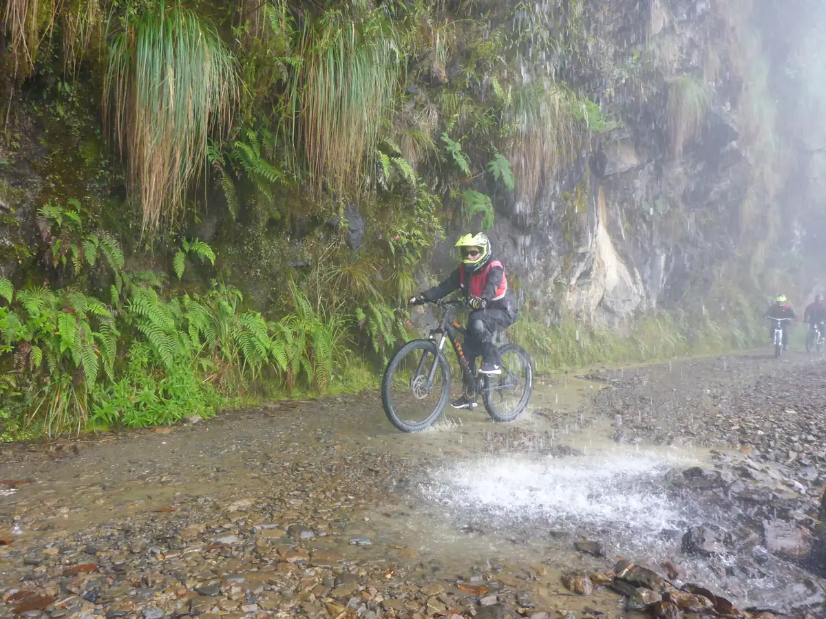 Death Road – Full Suspension Biking thumbnail 3